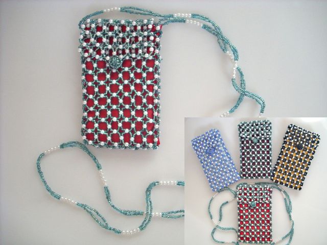 Etui en perles et tissu pour portable